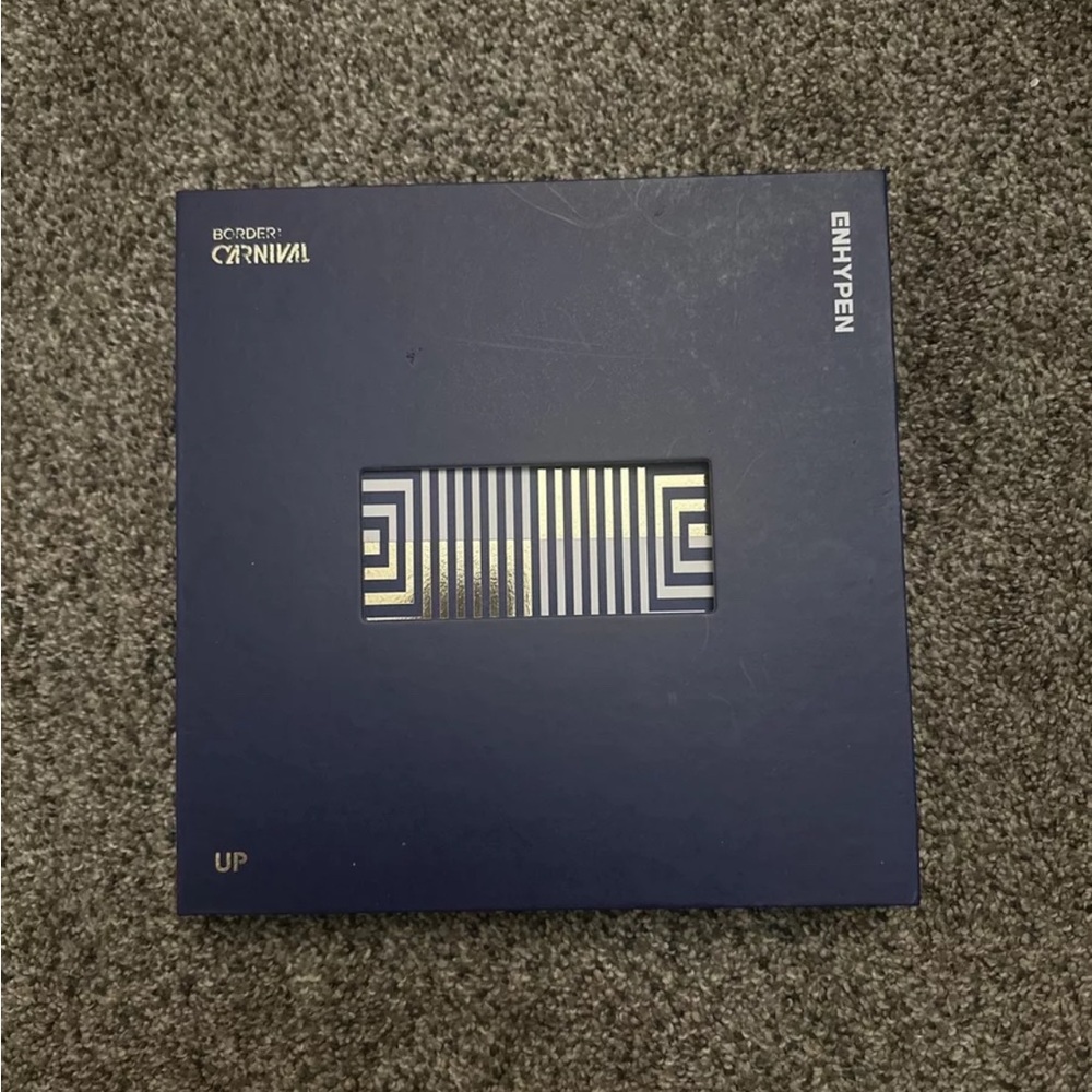 Enhypen Border Carnival Album
UP version (Disc + Weverse card never been used)